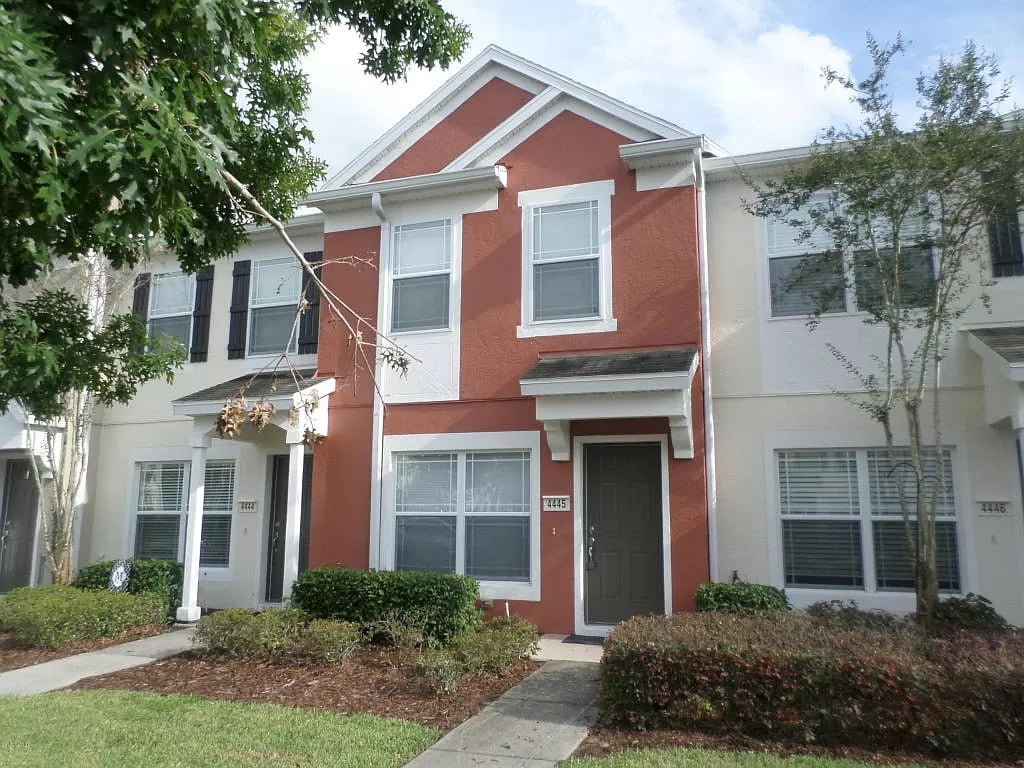 4445 SW 49th